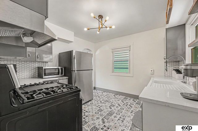 1439 S 54 Street, Omaha, NE 68106