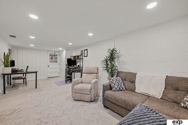 1439 S 54 Street, Omaha, NE 68106