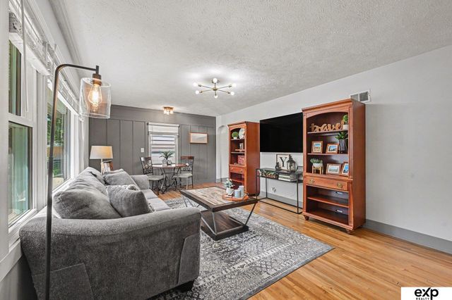 1439 S 54 Street, Omaha, NE 68106