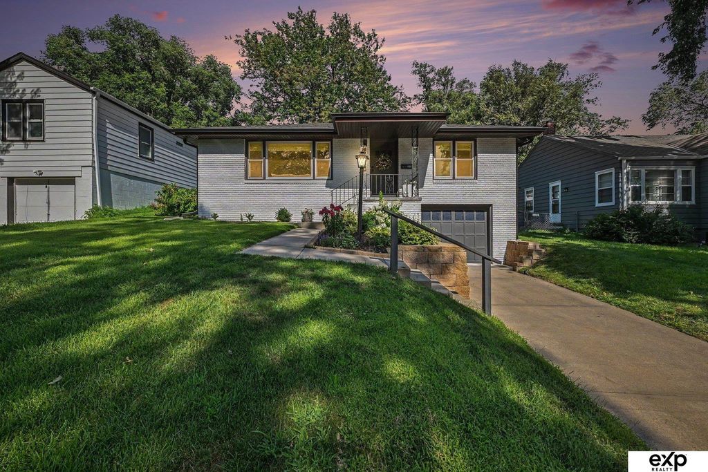 1439 S 54 Street, Omaha, NE 68106