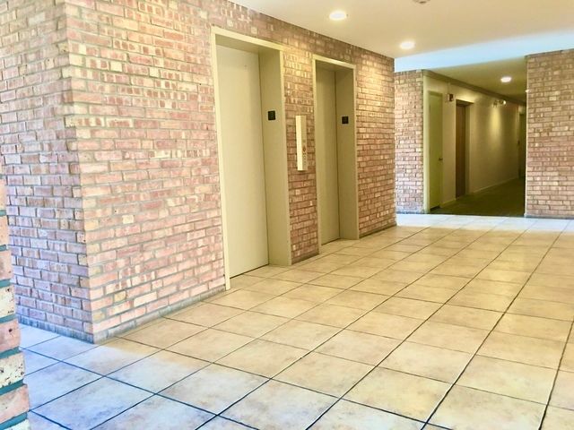 6020 Oakwood Drive 3J, Lisle, IL 60532