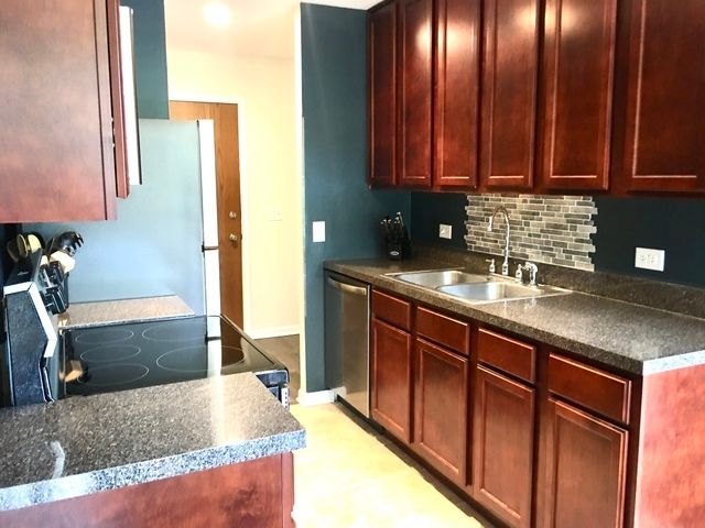 6020 Oakwood Drive 3J, Lisle, IL 60532