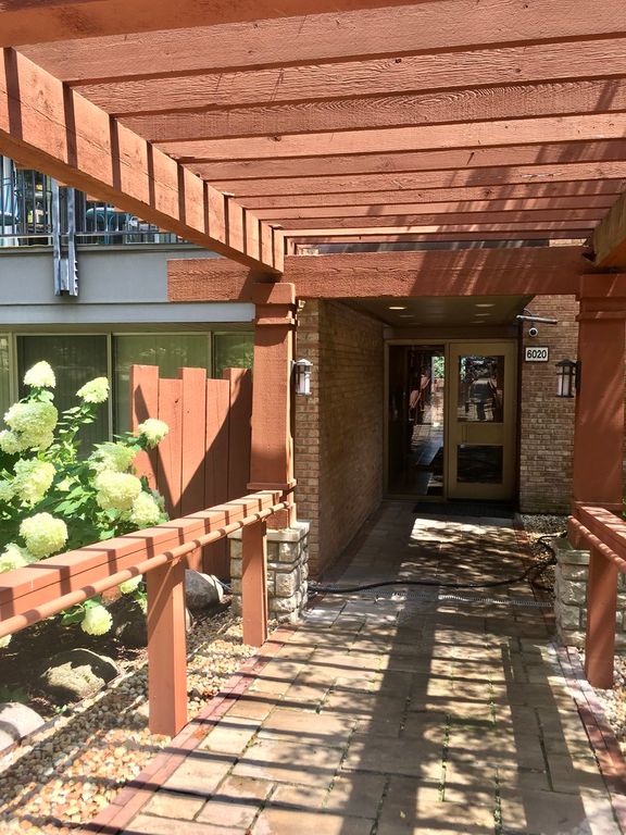 6020 Oakwood Drive 3J, Lisle, IL 60532