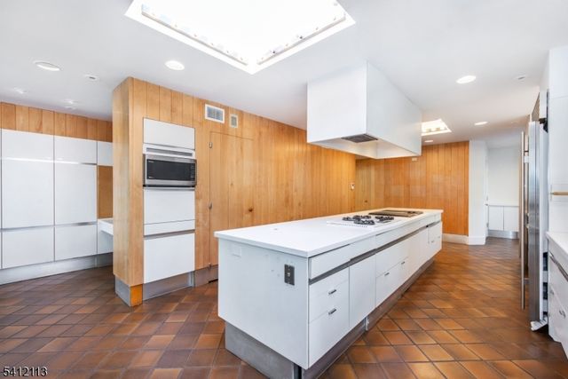 5 Rocky Way, West Orange Twp., NJ 07052