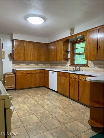 135 Ridgeland Drive, Amherst, OH 44001