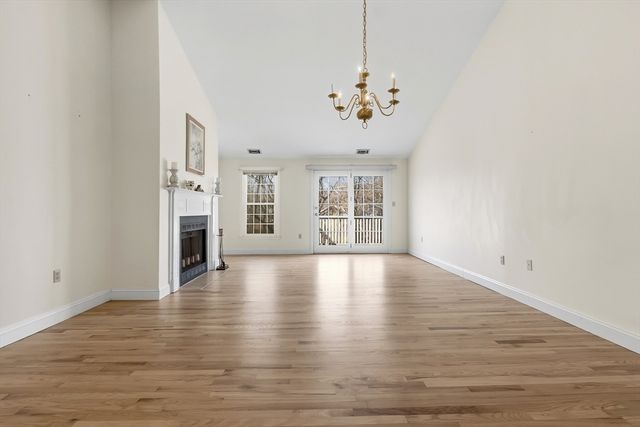 25 Essex Green Ln C, Peabody, MA 01960