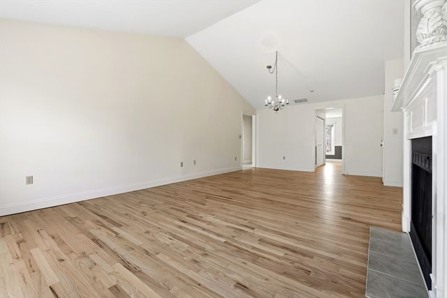 25 Essex Green Ln C, Peabody, MA 01960