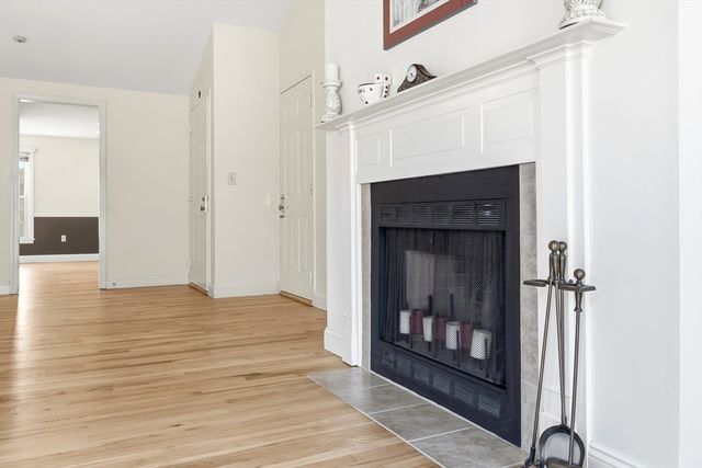 25 Essex Green Ln C, Peabody, MA 01960