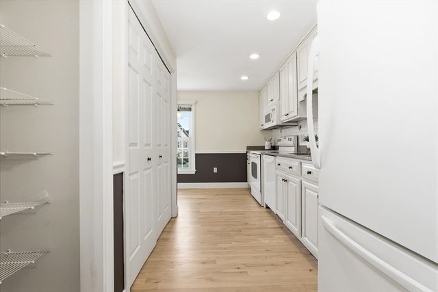 25 Essex Green Ln C, Peabody, MA 01960