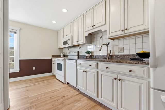 25 Essex Green Ln C, Peabody, MA 01960