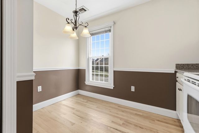 25 Essex Green Ln C, Peabody, MA 01960