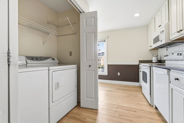 25 Essex Green Ln C, Peabody, MA 01960