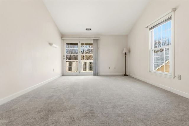 25 Essex Green Ln C, Peabody, MA 01960