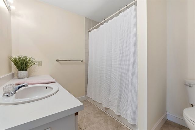 25 Essex Green Ln C, Peabody, MA 01960