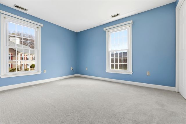 25 Essex Green Ln C, Peabody, MA 01960