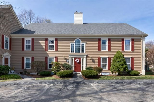 25 Essex Green Ln C, Peabody, MA 01960