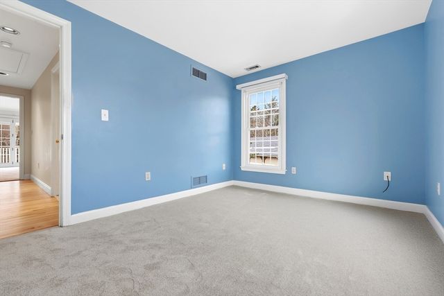 25 Essex Green Ln C, Peabody, MA 01960