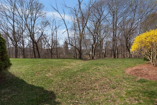 25 Essex Green Ln C, Peabody, MA 01960