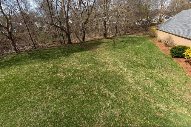 25 Essex Green Ln C, Peabody, MA 01960