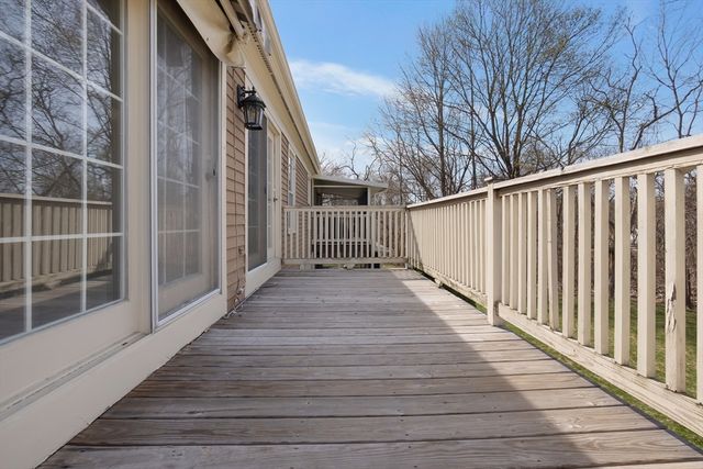 25 Essex Green Ln C, Peabody, MA 01960