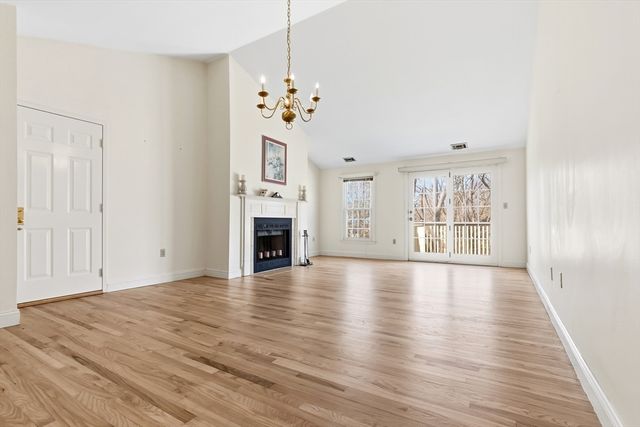 25 Essex Green Ln C, Peabody, MA 01960