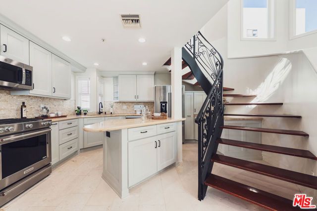 844 3rd Street 5, Santa Monica, CA 90403