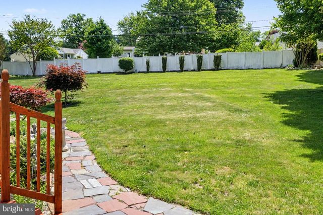 51 MARTIN DR, Holland, PA 18966