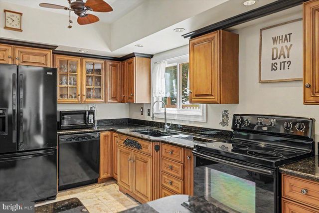 51 MARTIN DR, Holland, PA 18966