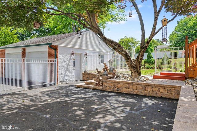 51 MARTIN DR, Holland, PA 18966