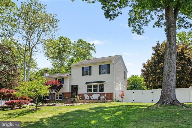 51 MARTIN DR, Holland, PA 18966