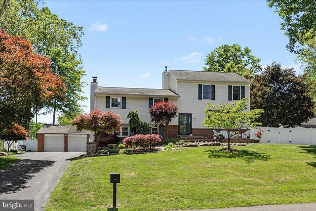 51 MARTIN DR, Holland, PA 18966