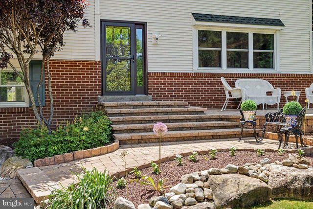 51 MARTIN DR, Holland, PA 18966