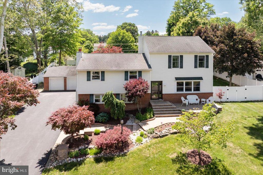 51 MARTIN DR, Holland, PA 18966