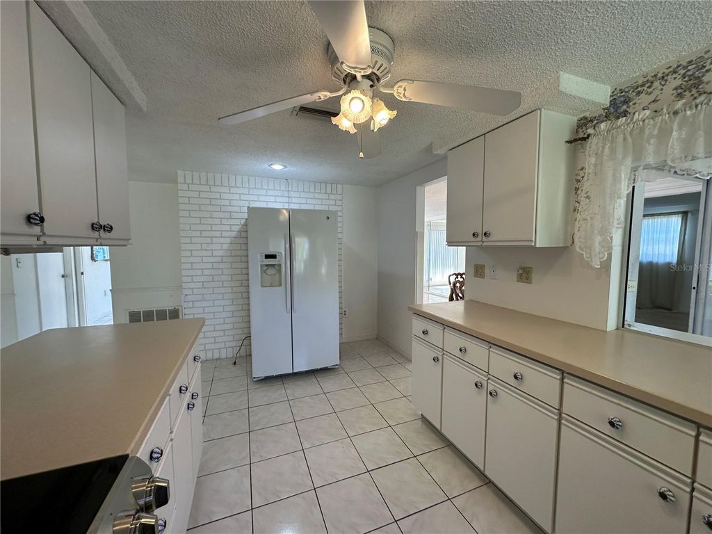 Image 21 of property listing at 8205 VALLEY STREAM LANE, Hudson, FL 34667