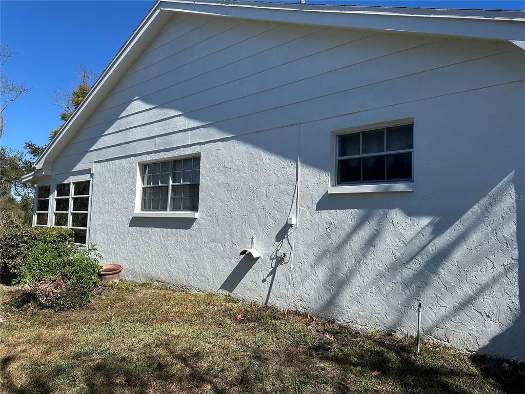 Image 33 of property listing at 8205 VALLEY STREAM LANE, Hudson, FL 34667