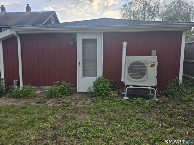 19 Jamaica Street, Bristol, CT 06010