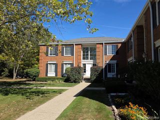 723 E Fox Hills Drive, Bloomfield Village, MI 48304