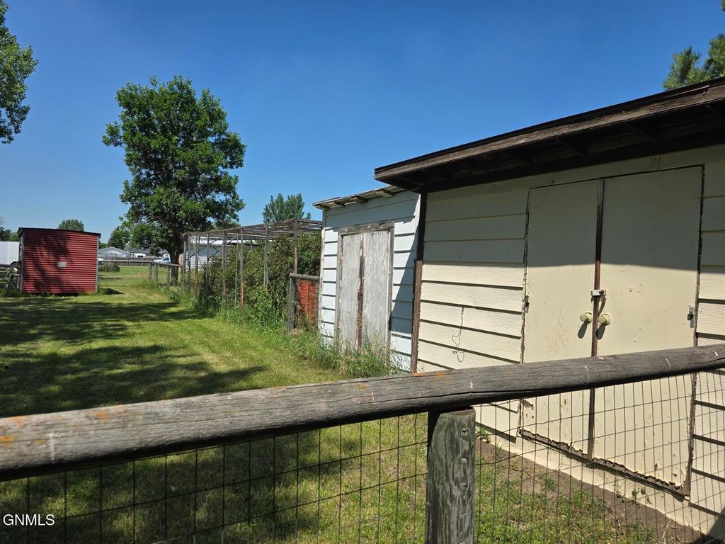 510 & 512 3rd Avenue W, Zap, ND 58580 photo 3