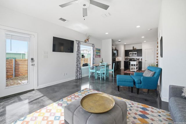 716 N Cherry, San Antonio, TX 78202