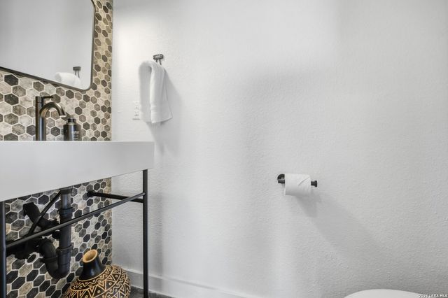 716 N Cherry, San Antonio, TX 78202