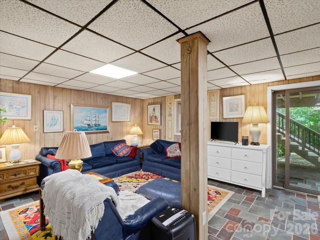 119 Fox Den Road, Mars Hill, NC 28754