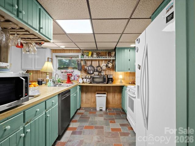 119 Fox Den Road, Mars Hill, NC 28754