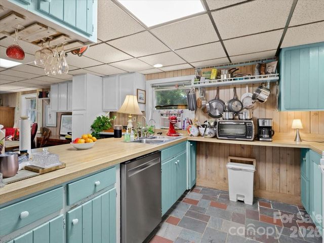 119 Fox Den Road, Mars Hill, NC 28754