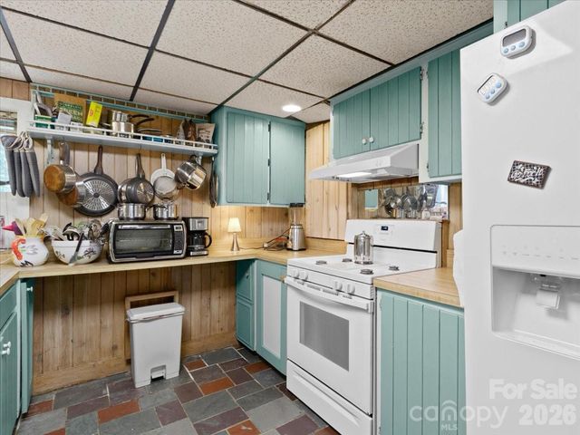 119 Fox Den Road, Mars Hill, NC 28754