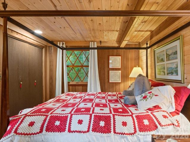 119 Fox Den Road, Mars Hill, NC 28754