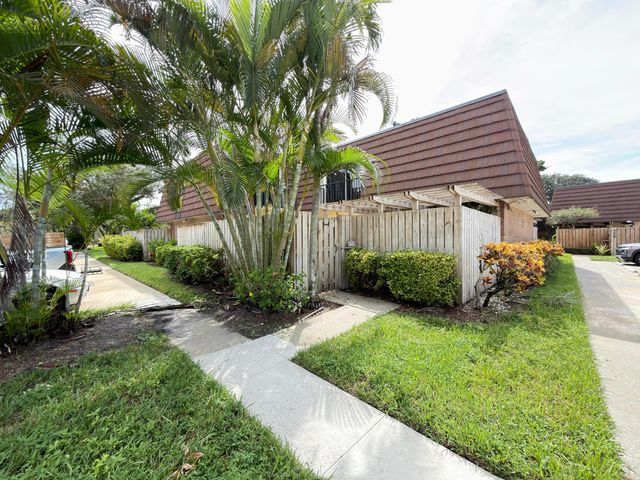 710 7th Lane, Palm Beach Gardens, FL 33418