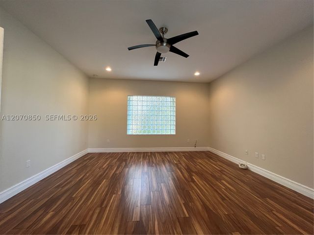 8248 Lost Creek Ln, Delray Beach, FL 33446