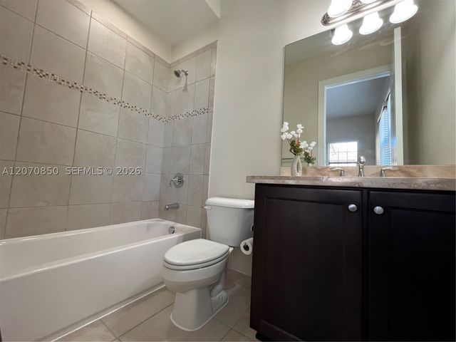 8248 Lost Creek Ln, Delray Beach, FL 33446