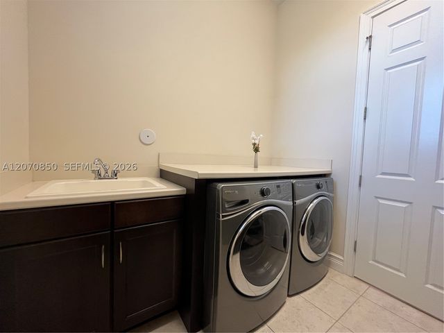 8248 Lost Creek Ln, Delray Beach, FL 33446