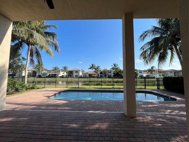 8248 Lost Creek Ln, Delray Beach, FL 33446